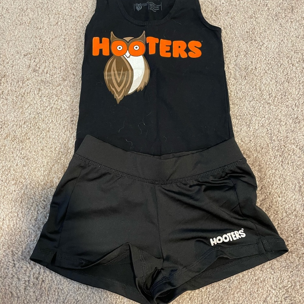 HOOTER GIRL uniform